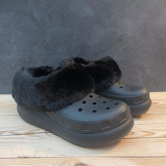 Crocs Furever Crush Fur Lined - Picture 5 of 16